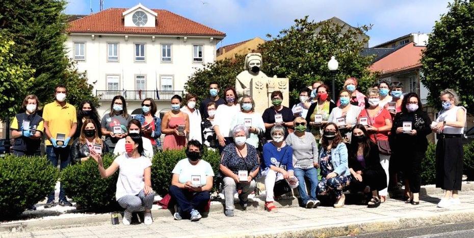 Homenaxe as costureiras de Camarina das mascaras