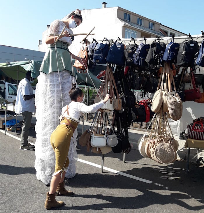 Titeres itinerantes na feira do xoves de Vimianzo