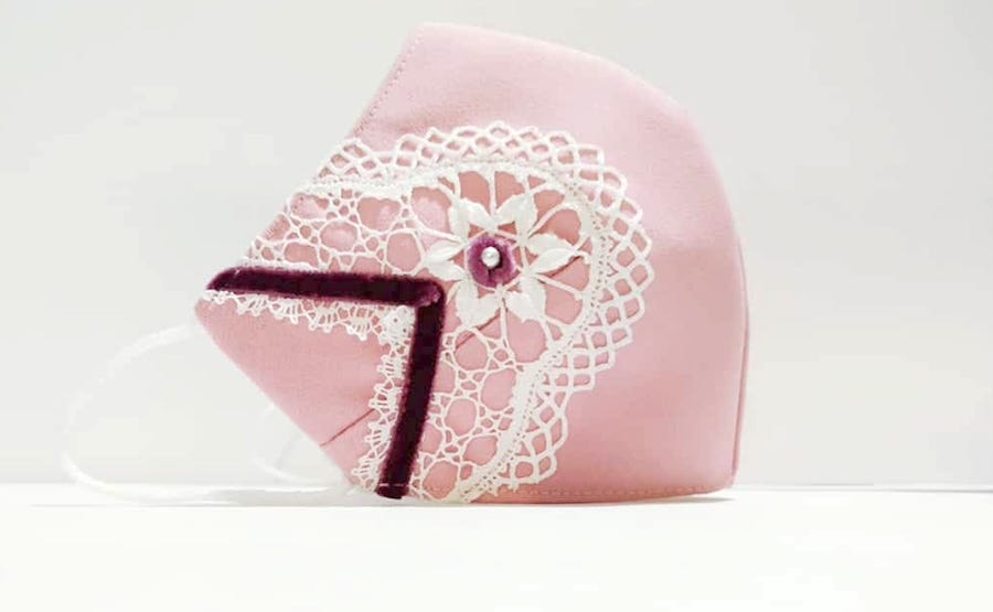 ADELA na mascarilla de Edith del Valle