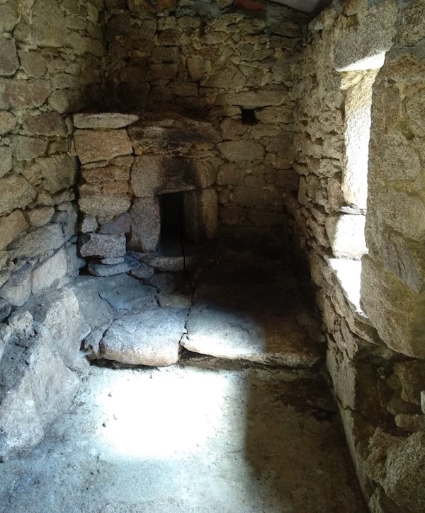 PEQUENO FORNO DA CAPACHA, en Grixoa-Berdoias-Vimianzo