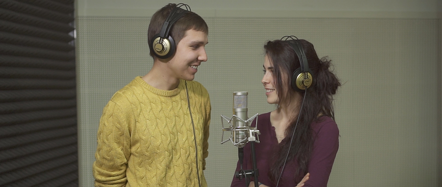 Alejandro Gándara e Olaia Tubío, narradoras do documental Dorothe na vila