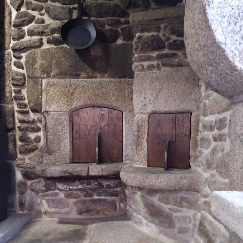 Parella de fornos da casa do Chibarra copia