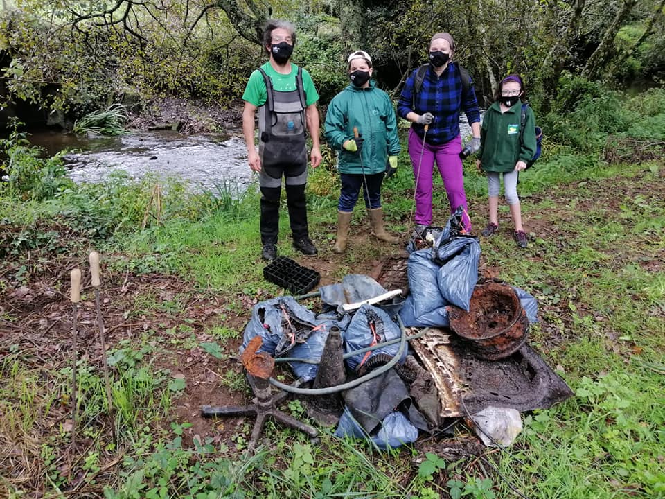 Limpeza do rio Rosenda por Senda Nova no Proxecto Rios