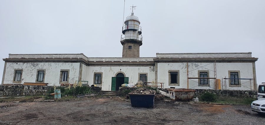 Obras no Faro Larino