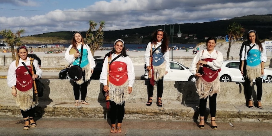 Carlota Allo co grupo Leiladoura