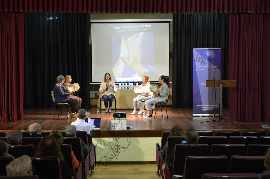 Pandereteiras de Corcubion nos Premios da Liga Reumatoloxica Galega