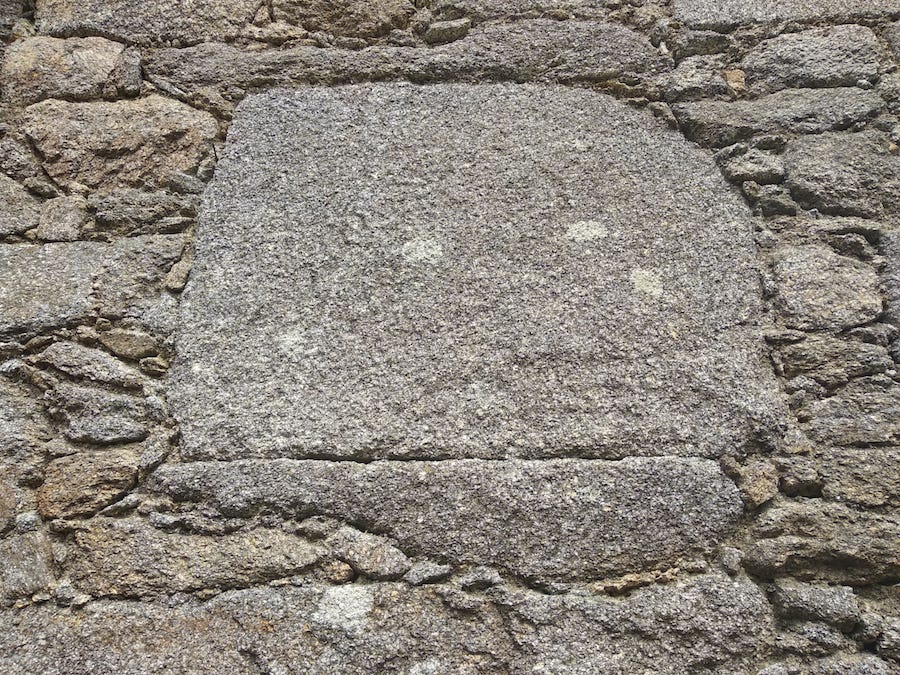 6 Lacena en Berdoias, sen topete, sen abeiros laterais, e  sen pousadoiro desenvolvido copia