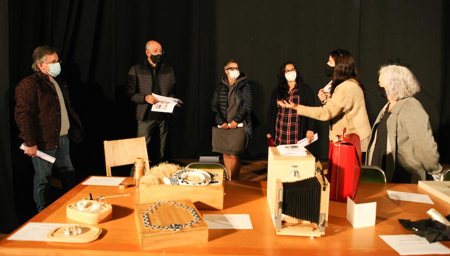 O xurado con varias pezas presentadas ao certame Antonio Fraguas