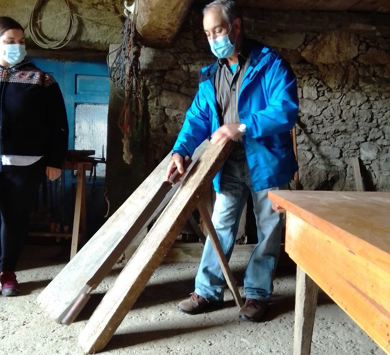 Suso no curtidoiro de Cumians con Senda Nova