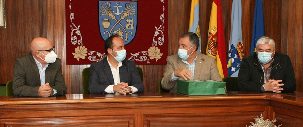 Visita do alcalde de Oleiros a Malpica