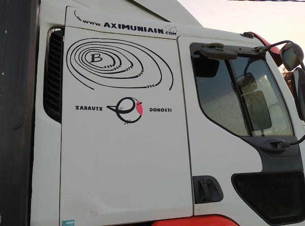 Camion de AXi Muniain puxo base na zonad e Corme