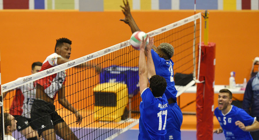 Carlos Mosquera no Conco co Volei Dumbria ante o Caceres