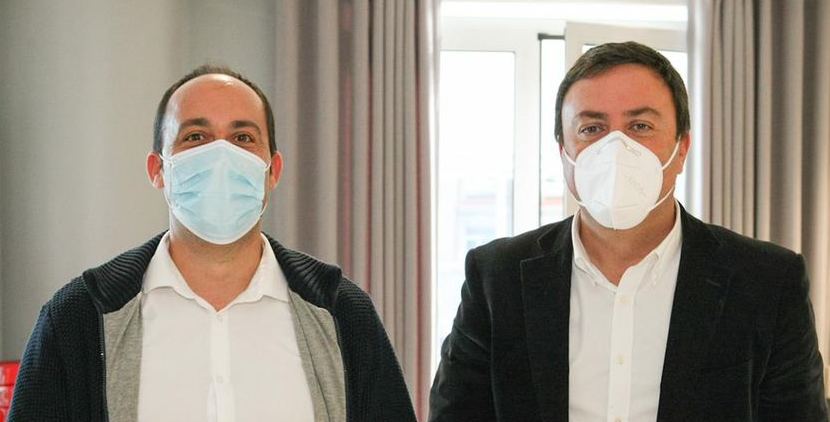 Walter Pardo alcalde de Malpica con Valetin Glez Formoso