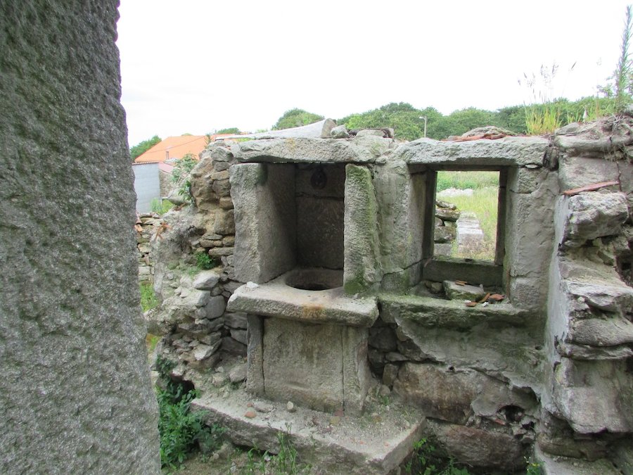 5 Pozo e vertedeiro nunha casa en Boallo.