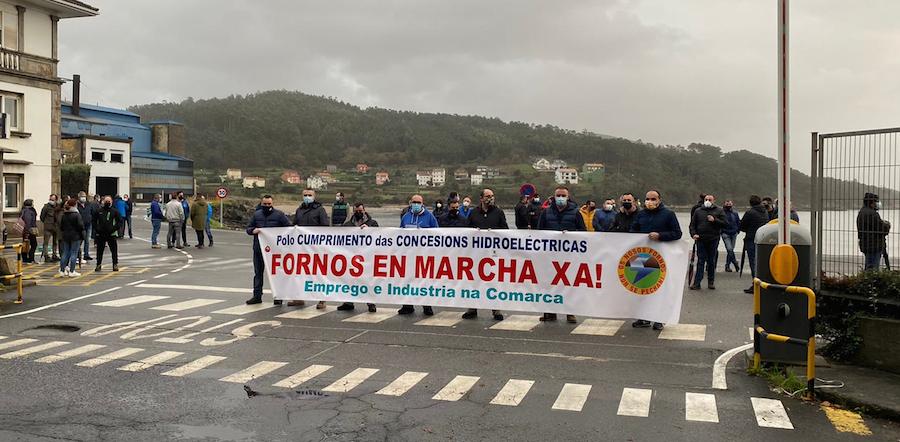 Manifestación do Comité de XEAL ás portas da fábrica de Brens