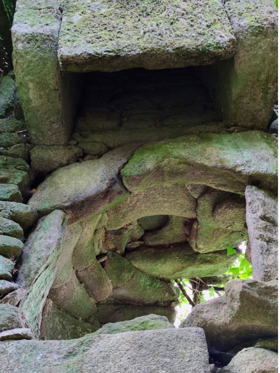 7 Frente do forno do pazo de Boallo