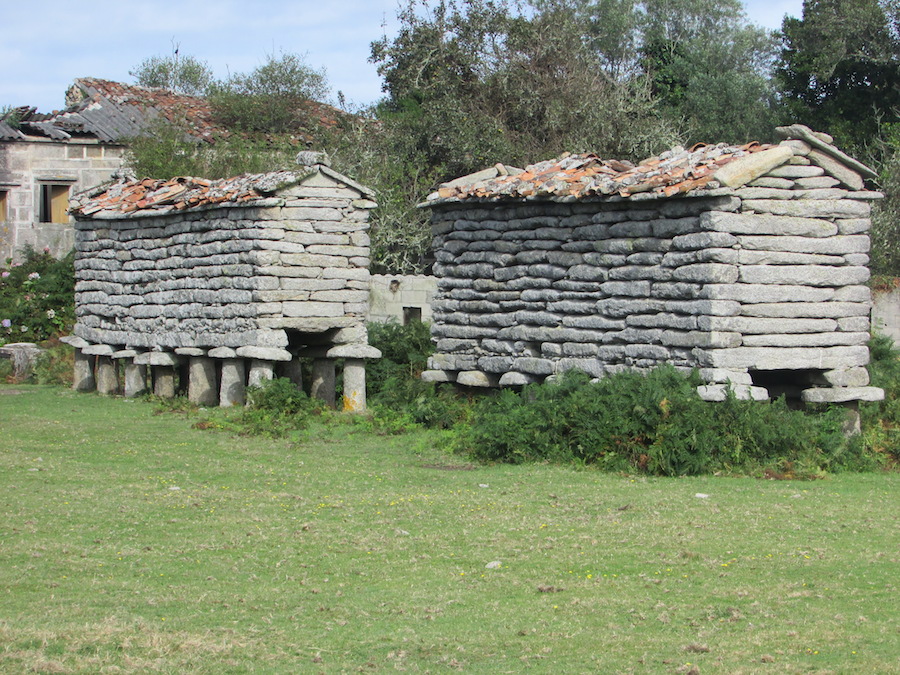9 Vellos cabazos soneiráns do pazo de Boallo