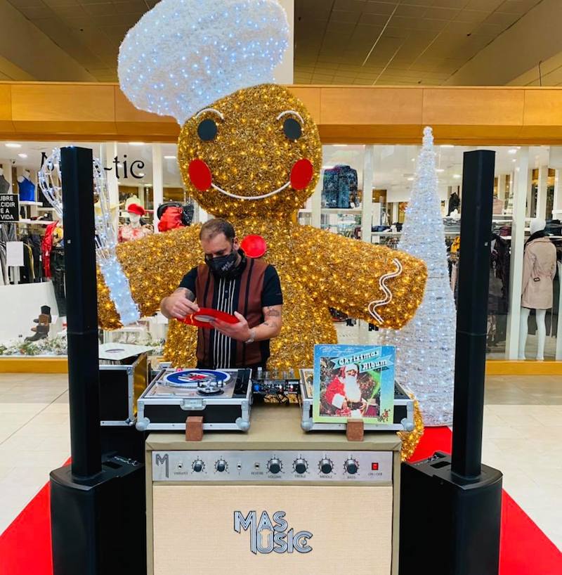 Dj de Villancicos no Centro Comercial de Cee