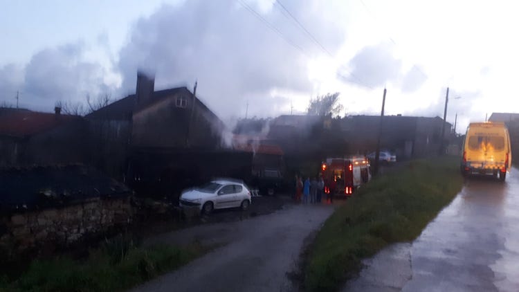 Incendio en Pineiros-Cambeeda Vimianzo