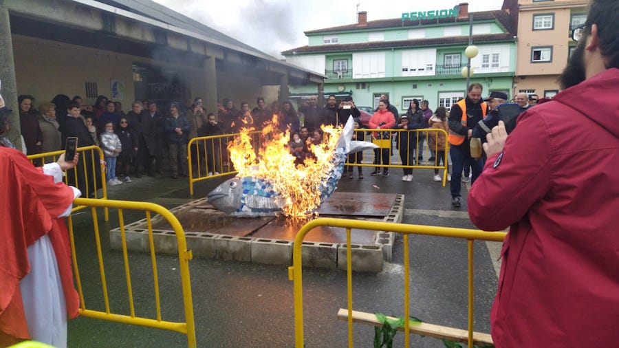 Entroido CAMARIÑAS ENTERRO DA SARDIÑA 2 copia