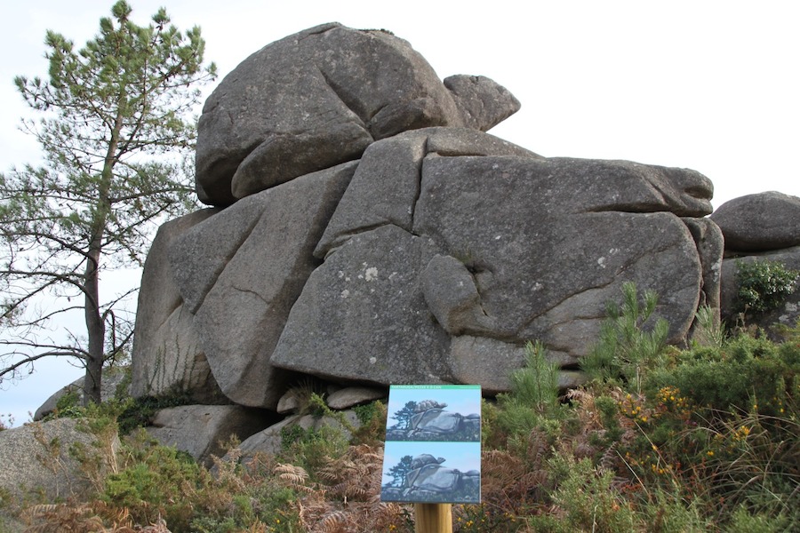 Penedos Traba e Pasarela-Tartaruga e Can con sinalizacion