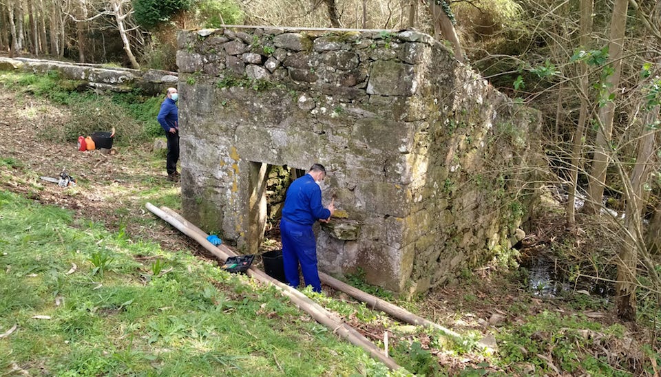 Restaurando o muino de Perillan en Corme
