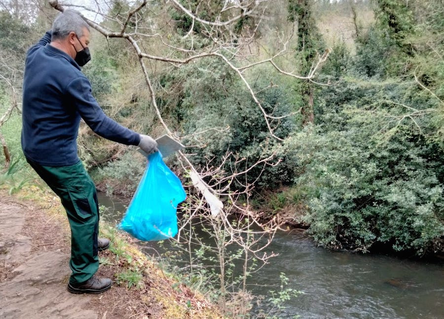 Limpando lixo en Verdes