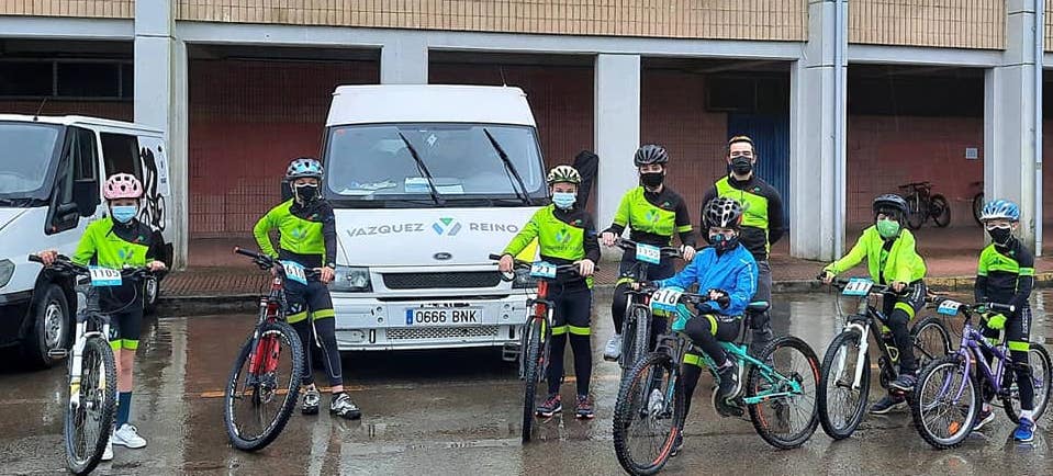 Familia do Club Ciclista Carballo Vazquez y Reino en Santiago