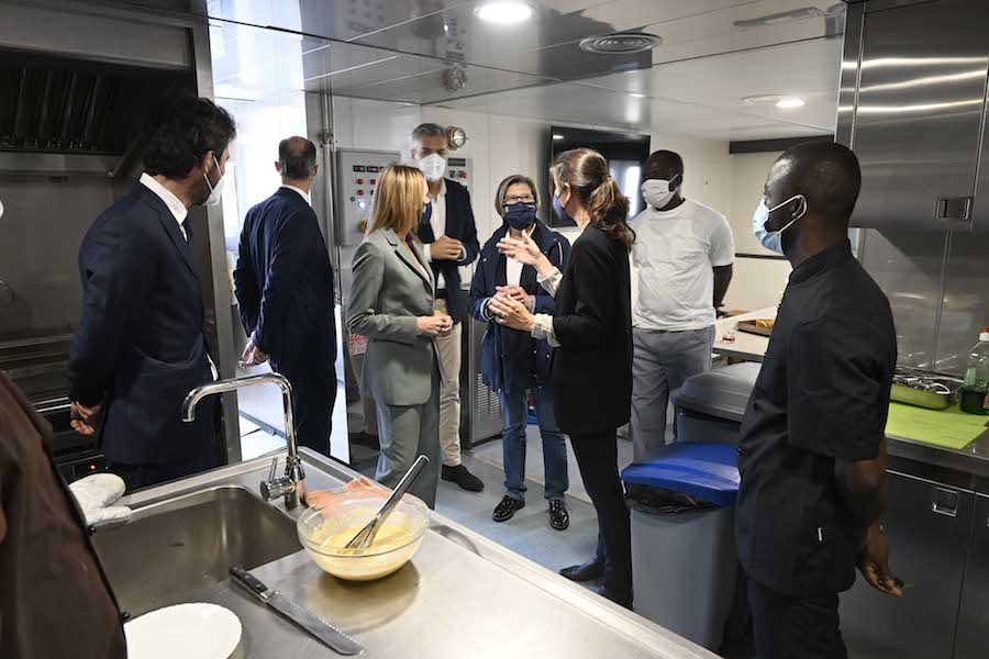 20210428 visita novo buque atuneiro calvo