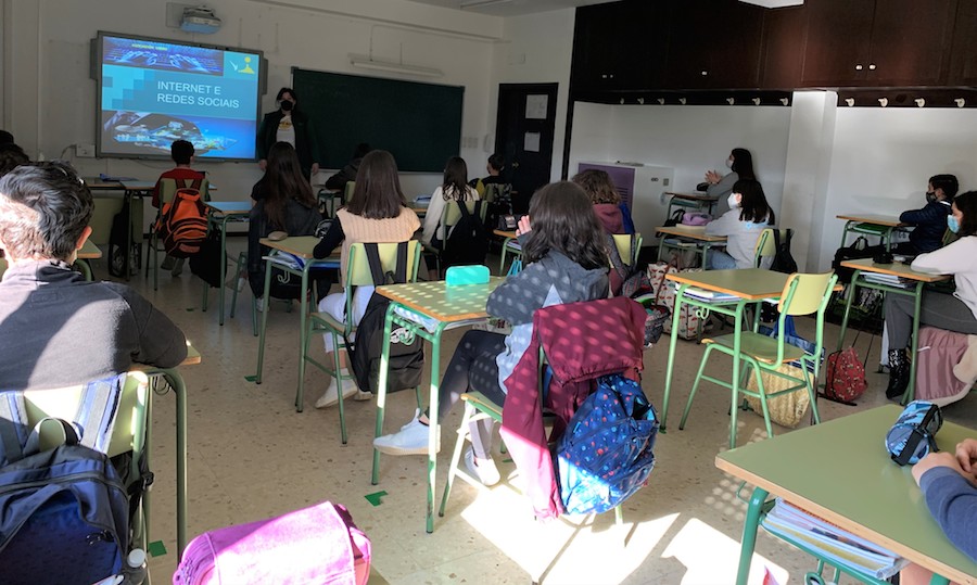 Mar de Redes no centro de ensino carballes