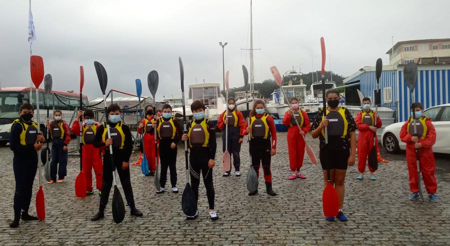 Escolares de Cee participando no Mar na Escola