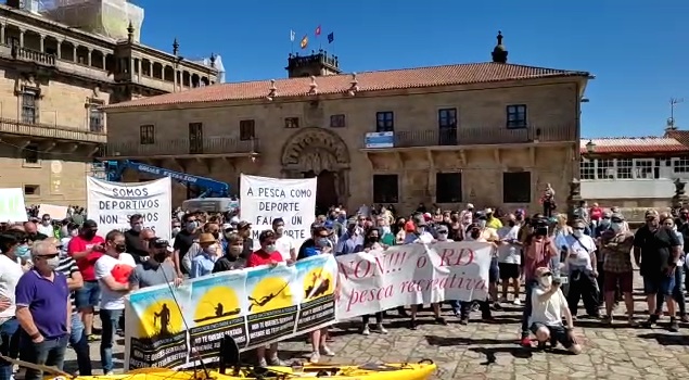 Pescadores recreativos en Compostela