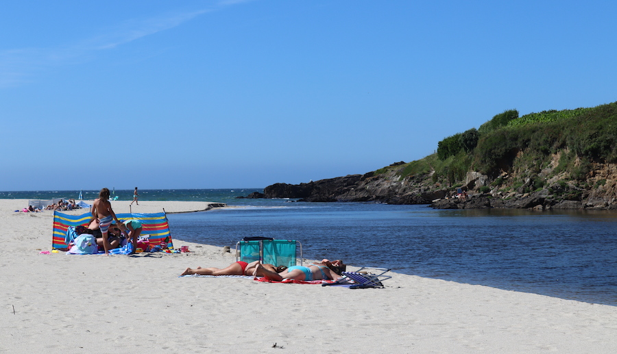 Zona de rua na praia de Seiruga