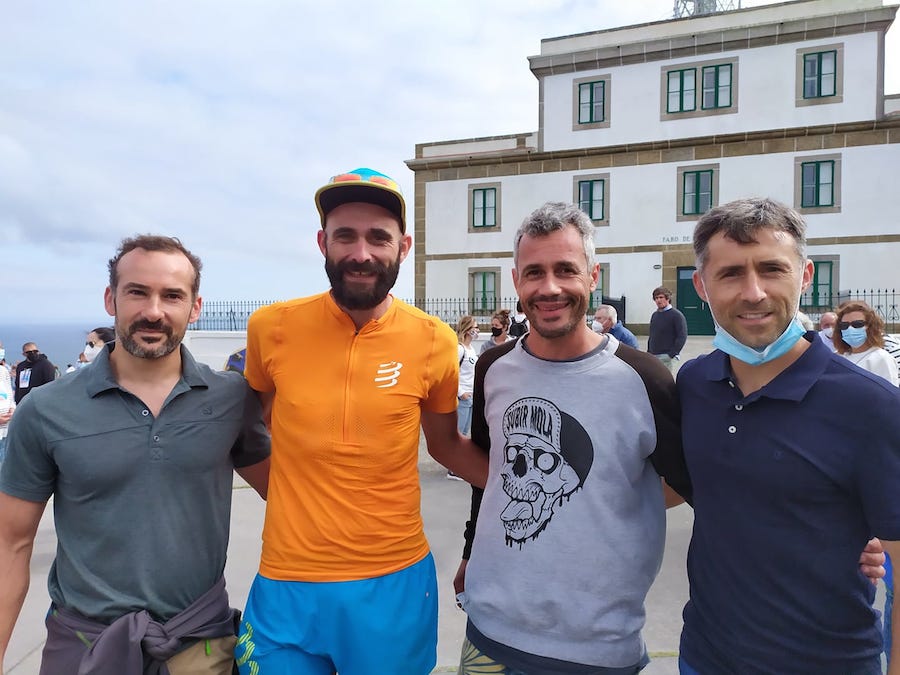 Yago Dosil e Coco Caamano en Fisterra