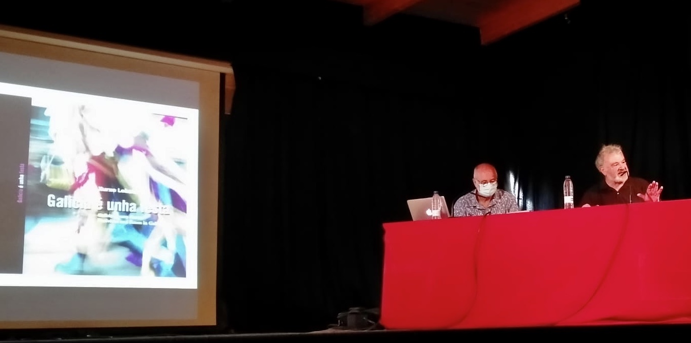XUrxo Lobato e Felipe Senen presentaro en Muxia Galicia e unha festa