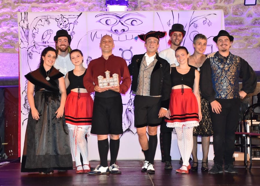 A compania de Nelson Quinteiro co ceense Ivan Villar co agasallo municipal-Foto-Rafa QUintans