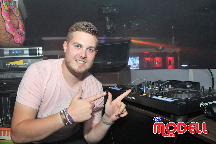 Drew Corme pinchando en Melide