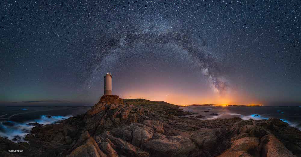 Foto do Faro Roncudo co Mar de Ardora-Drew Corme