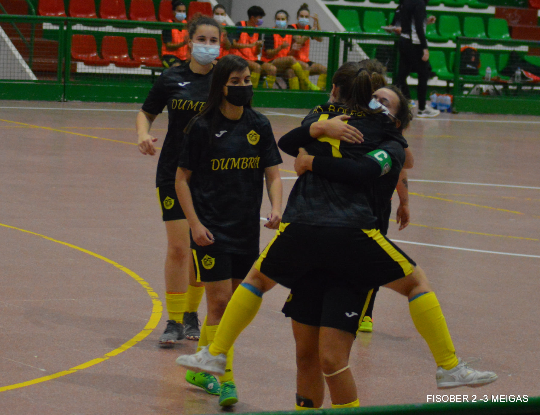 Celebración dun dos goles de Adriana