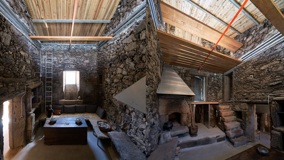 Casa restaurada no fieiro por Arturo Franco