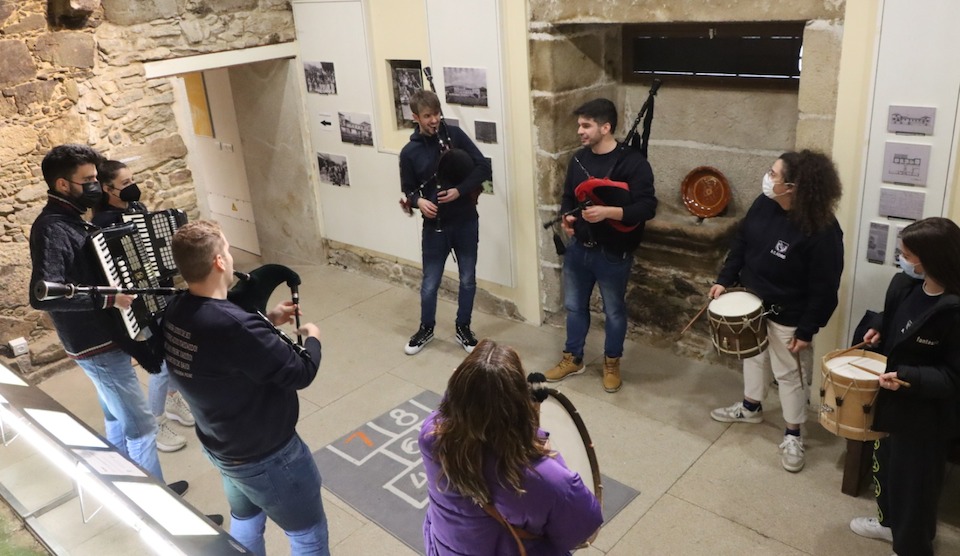 Foliada nas Torres do Allo