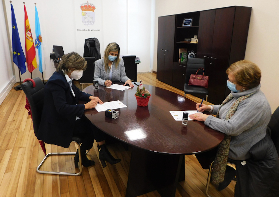 Vimianzo Solidario asinando