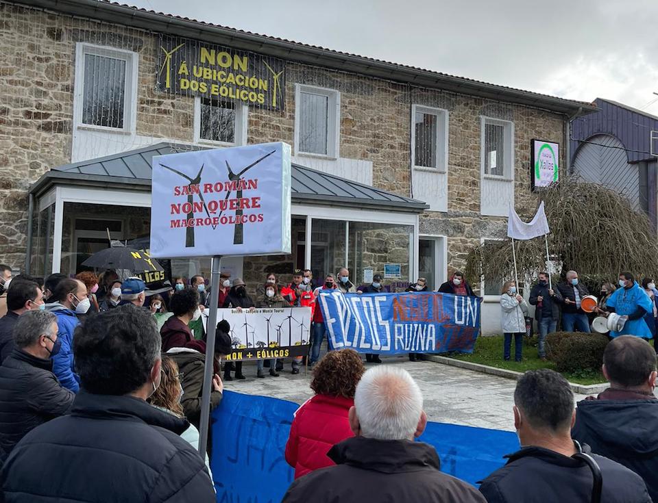 anifestacion eolicos en Santa Comba 2