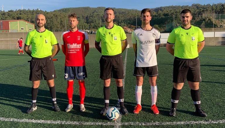 Capis do Negreira e Dumbria co trio arbitral