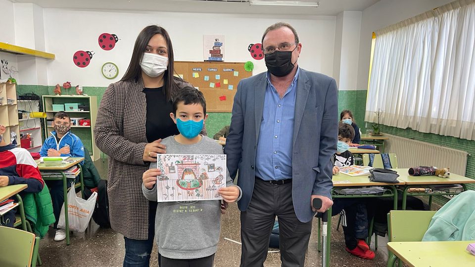 Premio ao Saúda de Prensa de Nadal, dotado cun lote de libros e a publicación da obra gañadora no Saúda de prensa (nos distintos medios de comunicación) Raúl Martínez, de quinto de primaria do CEIP Joaquín Rodríguez O