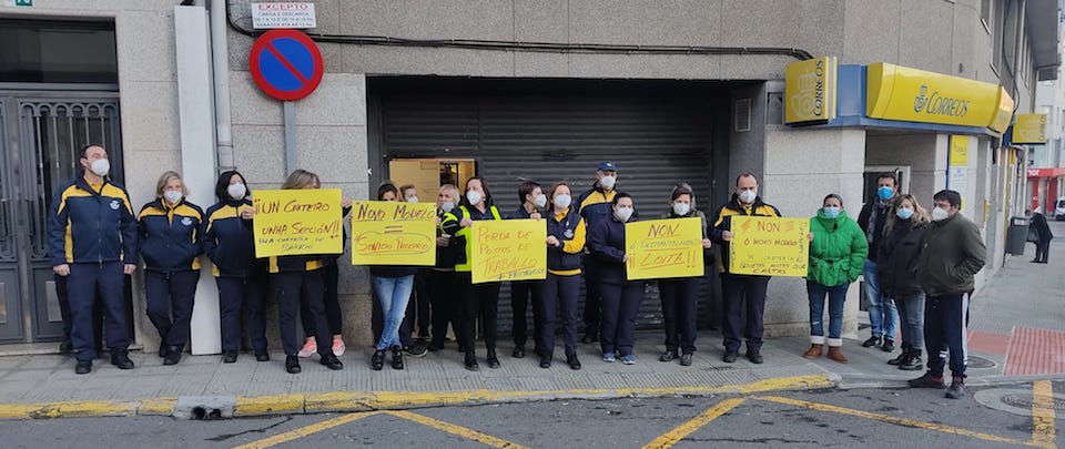 Carteiros de Carballo en protesta