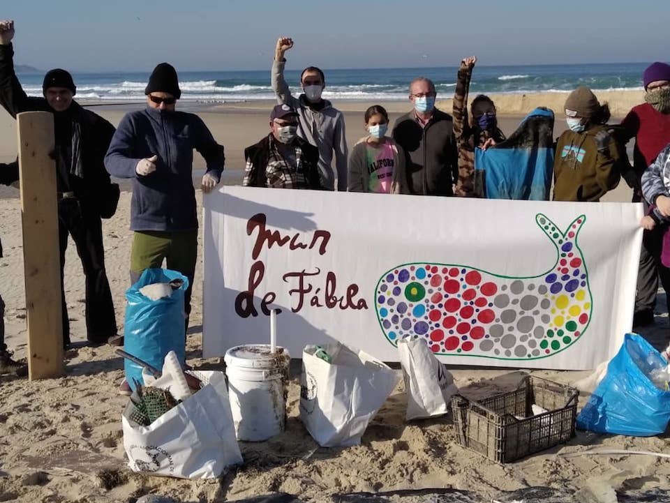 Limpeza na praia de Laxe con Mar de Fabula 1