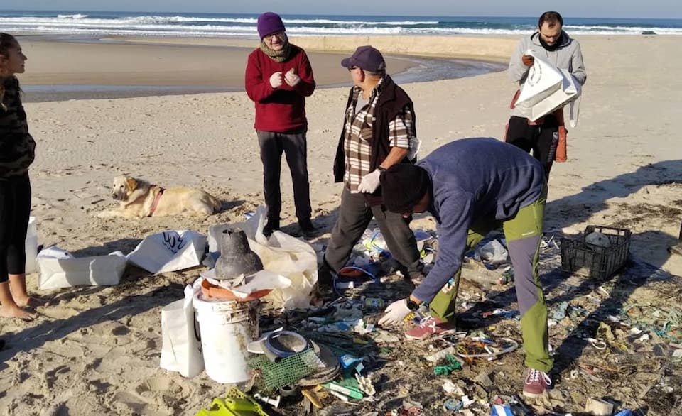Limpeza na praia de Laxe con Mar de Fabula 2