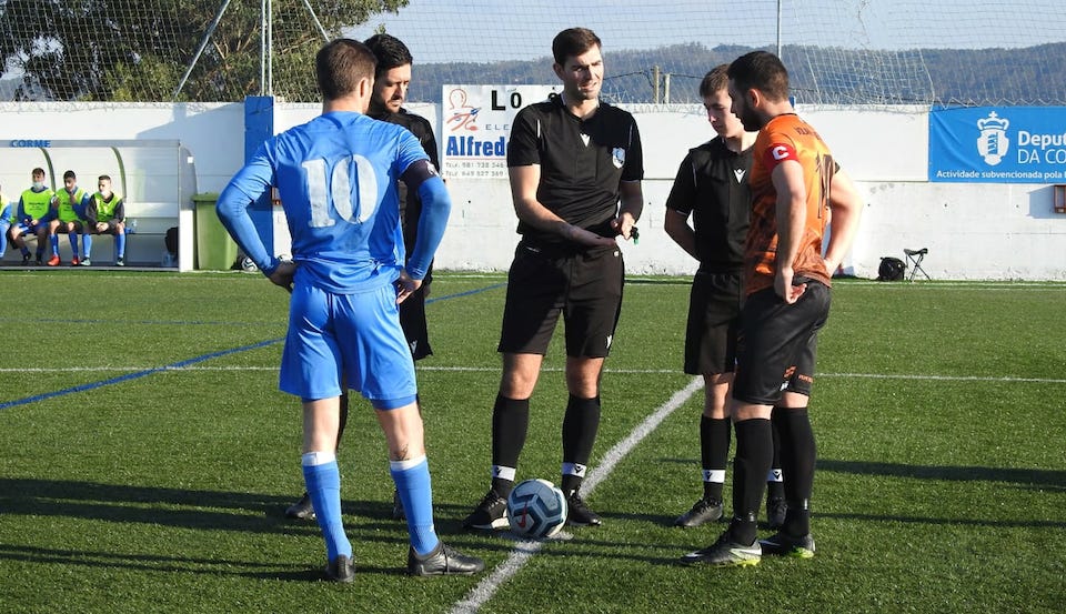 Corme e Volantes no Cairo co trio arbitral-Foto-Fin lema