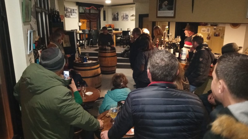 Miguel Anxo Mato Fondo no Bar Cornecho 1